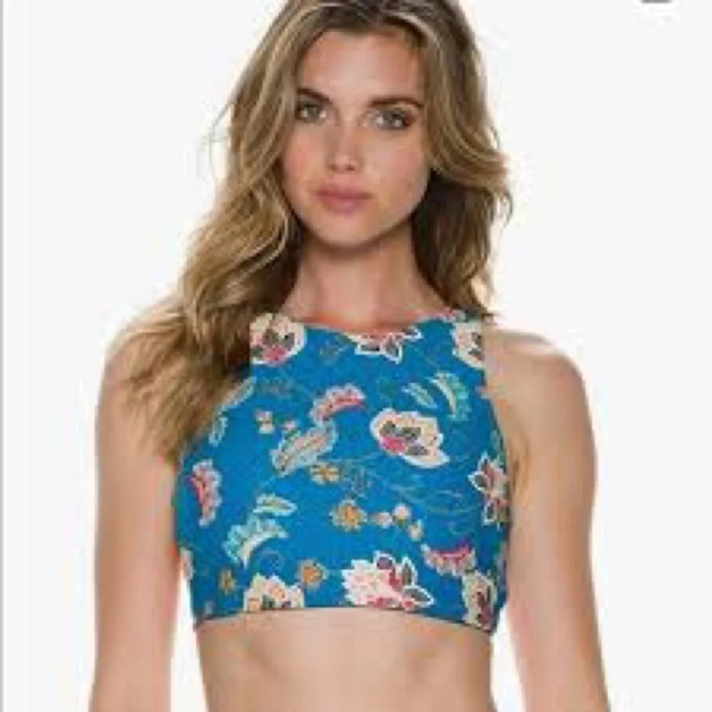 🌸Oneill bathing suit crop top with removable pads